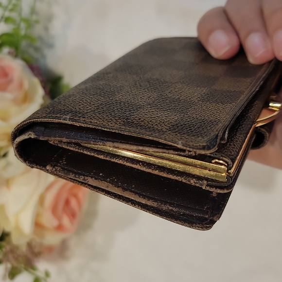 ‼️CLEARANCE SALE‼️ Authentic Louis Vuitton kisslock wallet in Damier Ebene - Picture 4 of 9